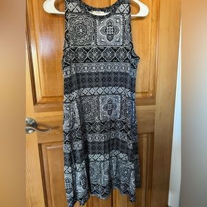 Loft Black and White Tank Swing Dreas